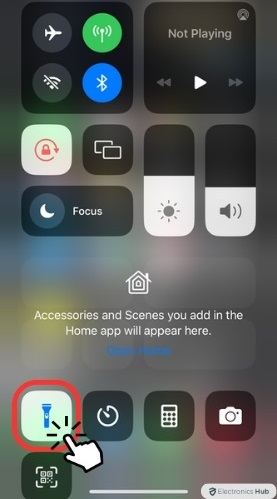 how to turn off flashlight on iphone